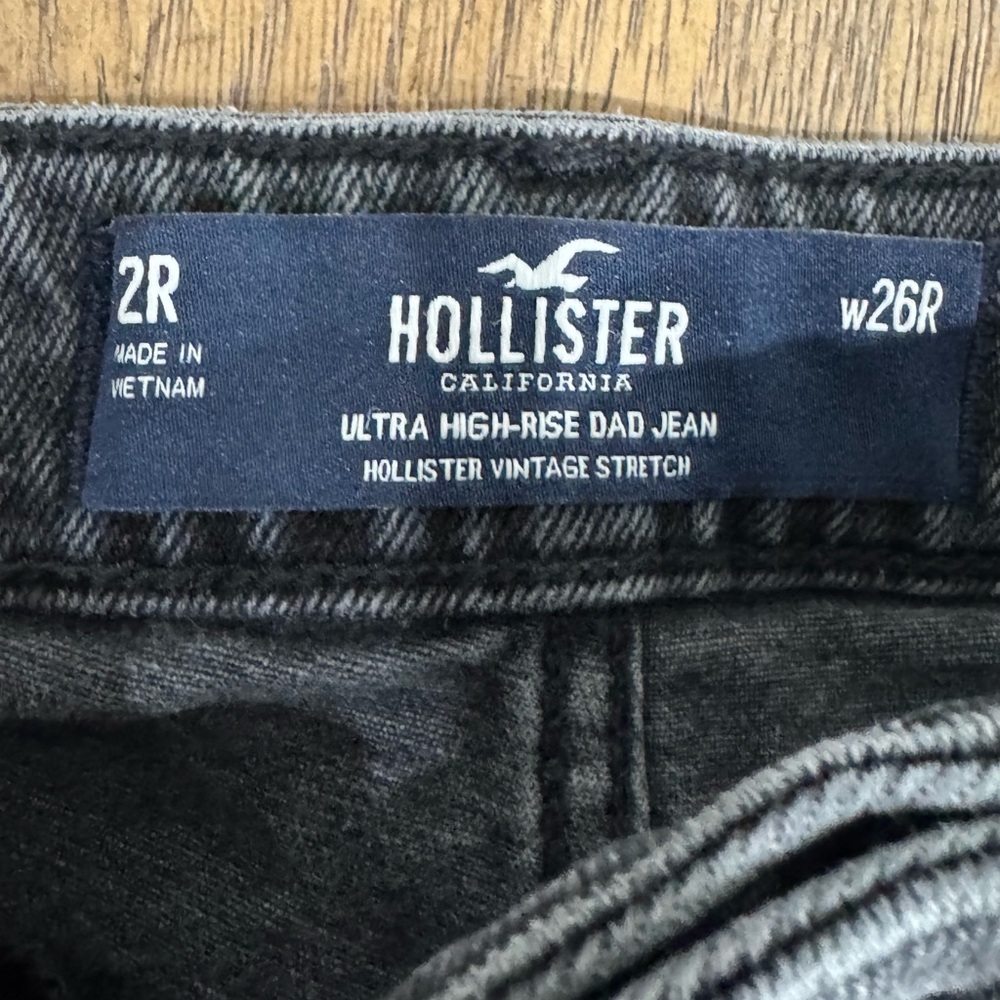 Hollister Ultra High Rise Dad Jeans Black Distressed W26 Straight Leg 885510238 - Picture 2 of 6